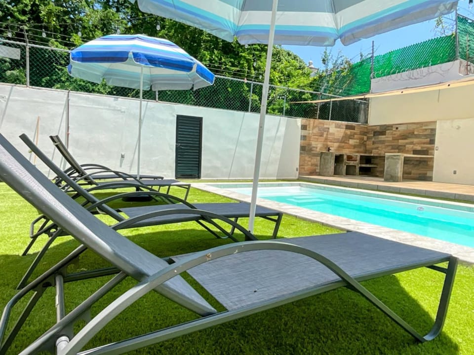 Patio, Swimming pool, sunbed