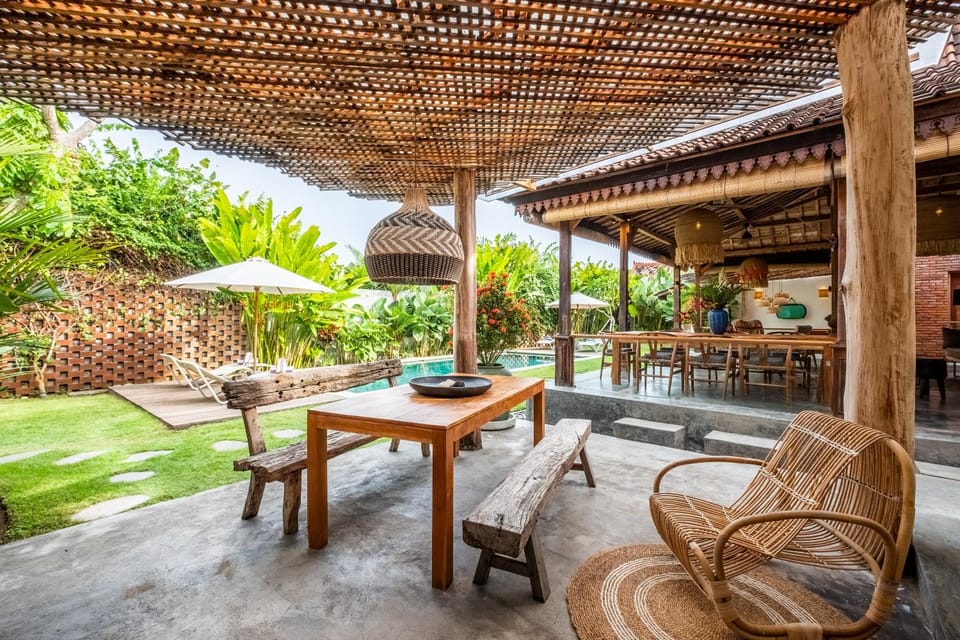 Patio, Seating area, Dining area, Garden view