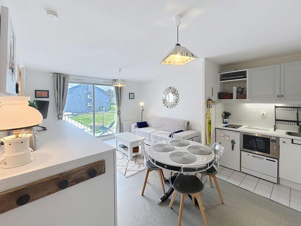 Charmant appart 1 chambre, 4 pers, balcon, parking, wi-fi - FR-1-361-569 Apartment in Jullouville