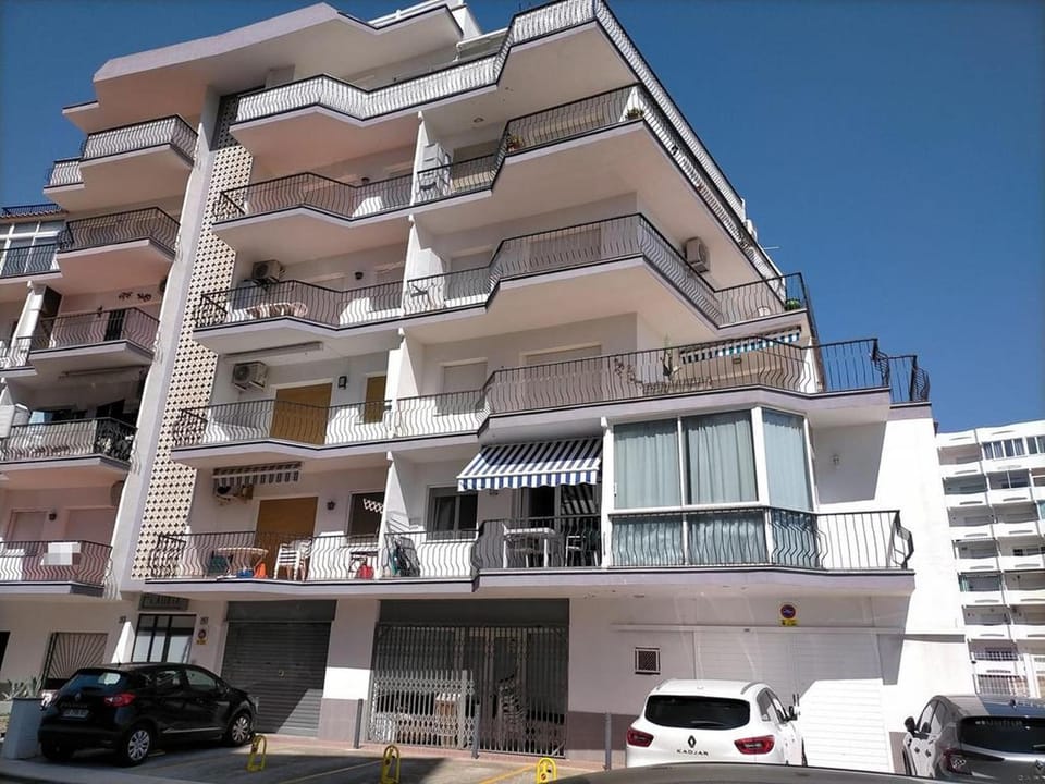 CLAUDIA A. Apartamento playa Roses – terraza y confort - ES-258-153 Apartment in Roses