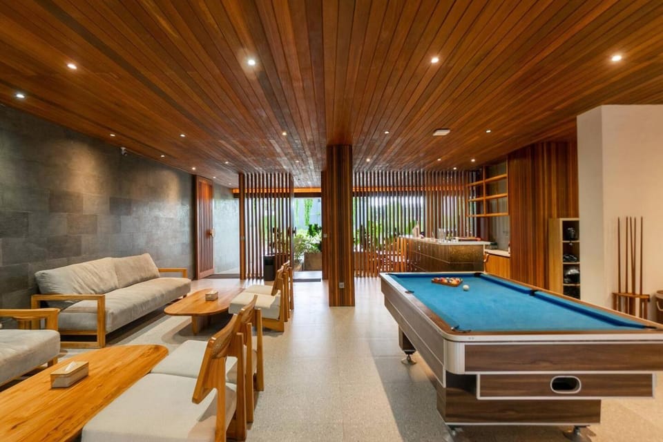 Billiard, Billiard, Game Room, Living room, Seating area