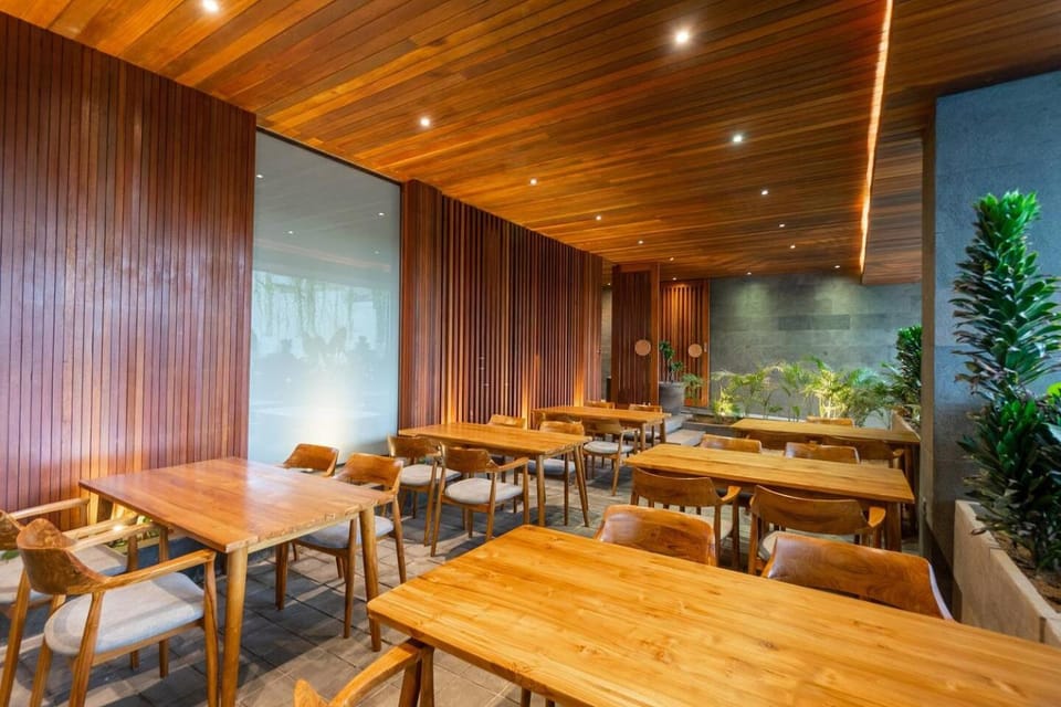 Restaurant/places to eat, Living room, Banquet/Function facilities, Seating area