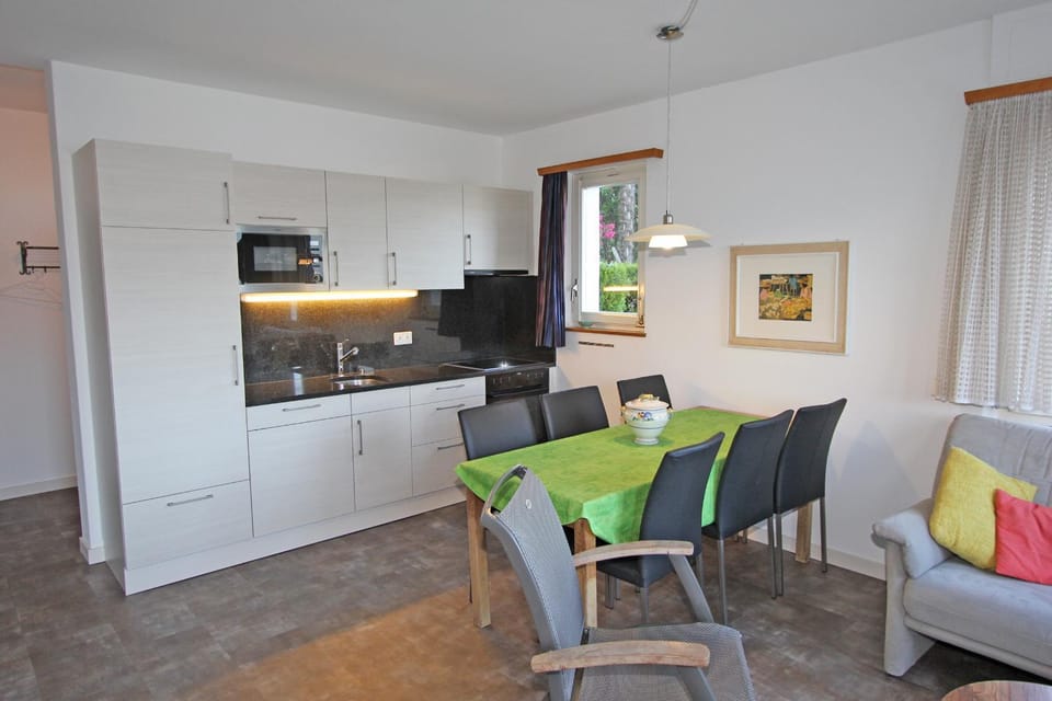 Res Roncaccio, Bilancia by HolAp SA Apartment in Ascona