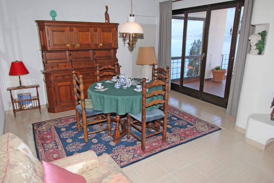 Casa Isole, 2,5-Zimmerwohnung by HolAp SA Apartment in Ascona
