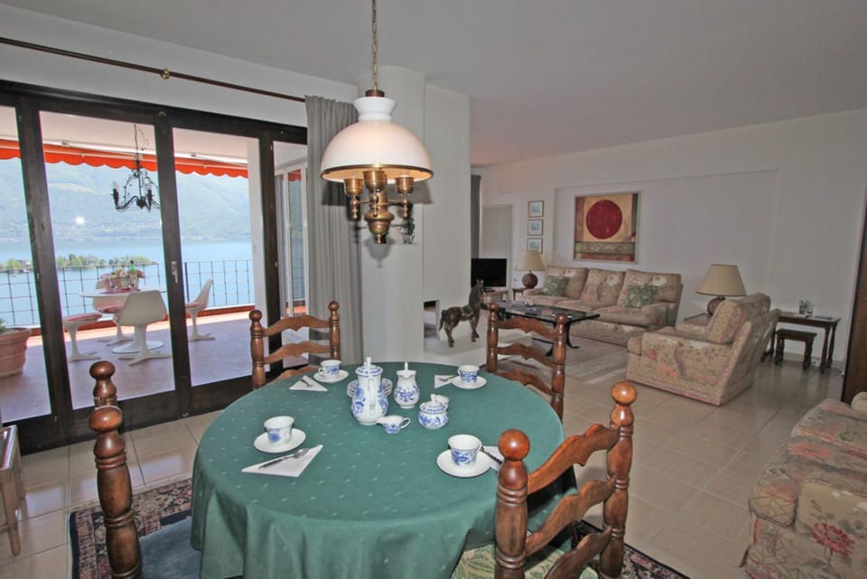 Casa Isole, 2,5-Zimmerwohnung by HolAp SA Apartment in Ascona
