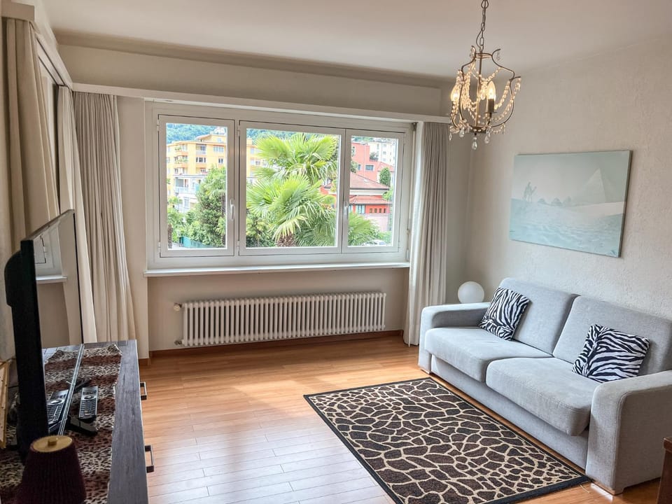 Condominio Panorama, 2 5-Zimmerwohnung by HolAp SA Apartment in Locarno