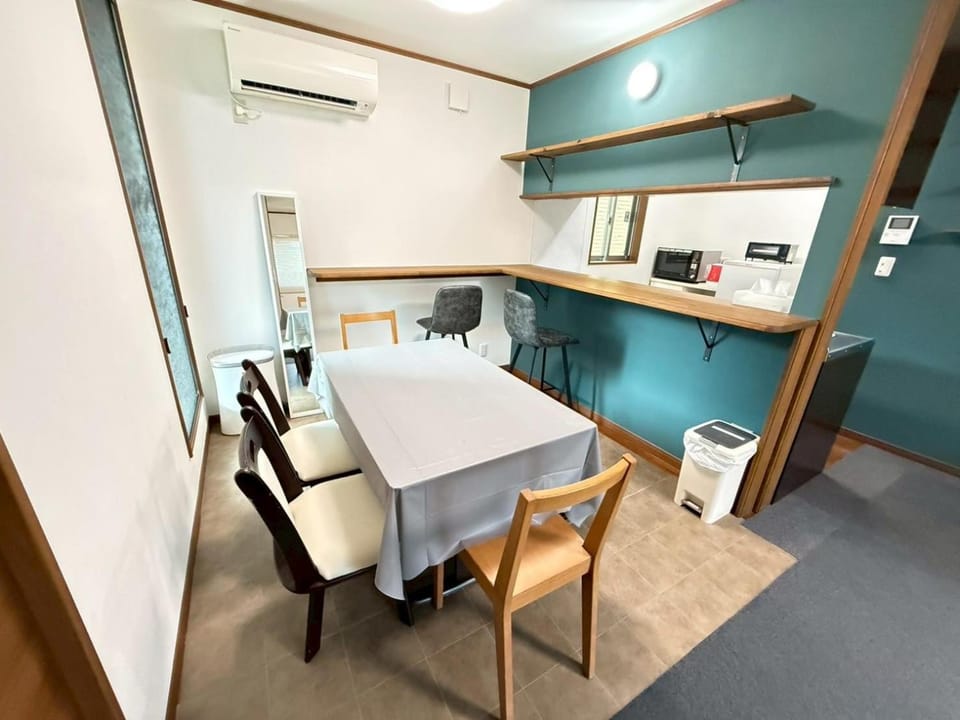 Kitchen or kitchenette, Dining area, air conditioner