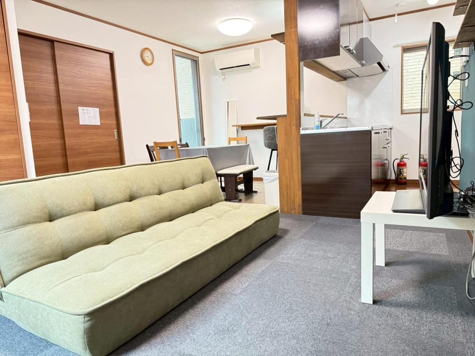 TV and multimedia, Kitchen or kitchenette, Living room, Seating area, Dining area, air conditioner