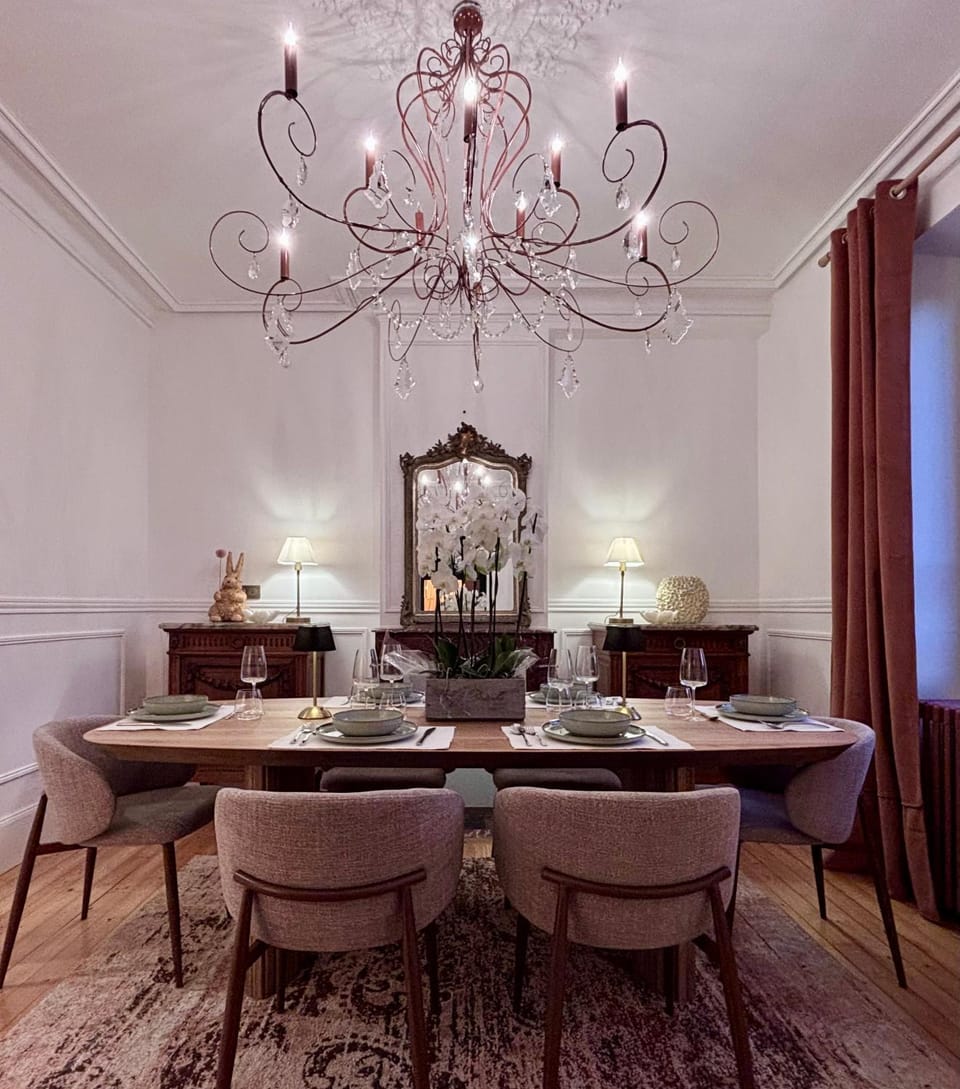 La Folie Giverny - Villa Premium - 3 Suites VIP - 8 Pièces 150M2- Centre Village - Maison privatisée -Jardin paysagé - Parking- Villa in Giverny