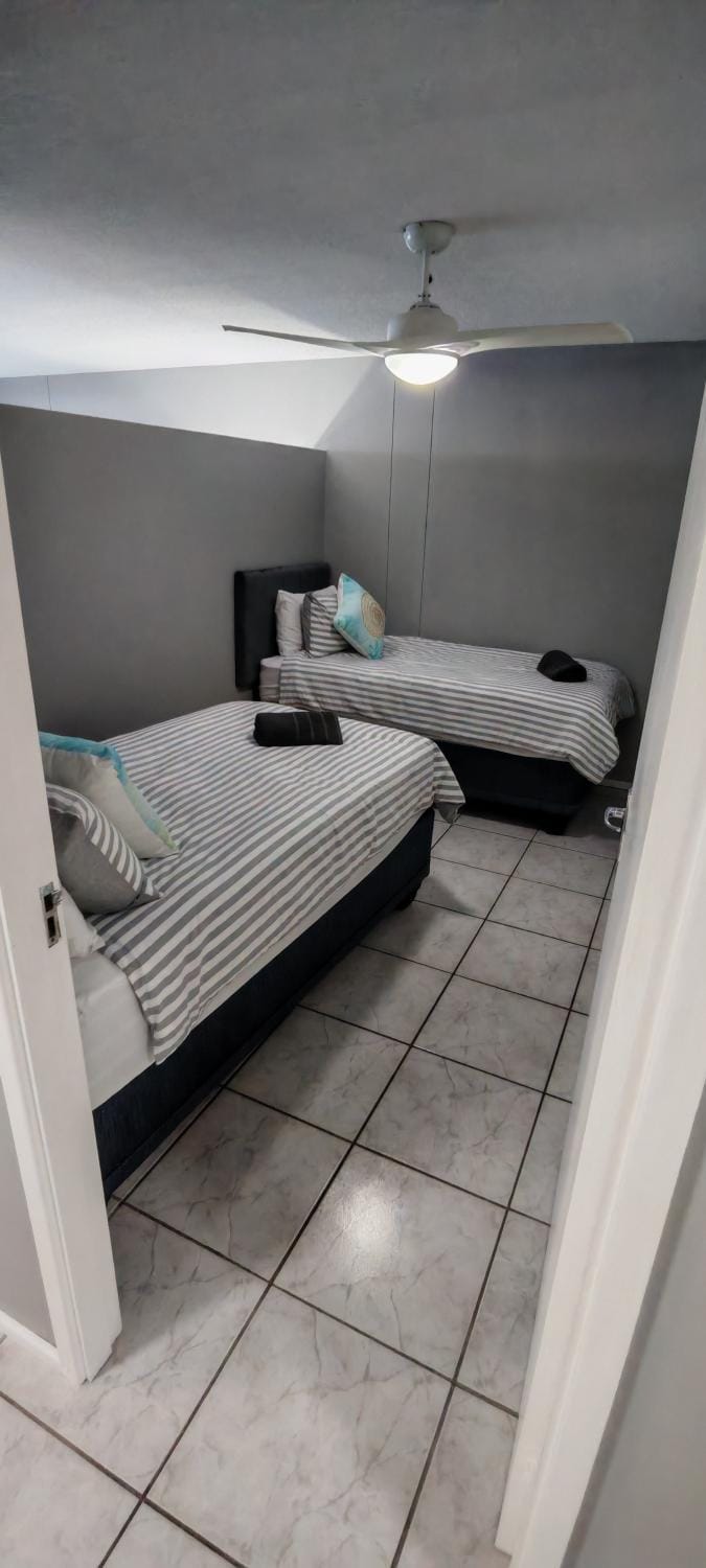 LaMouette 8 Manaba Beach Uvongo Apartment in Margate