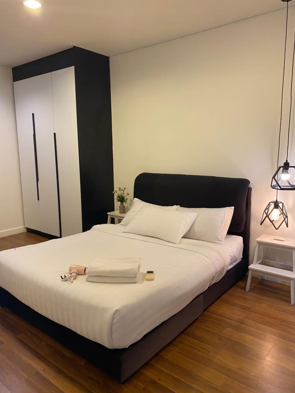 Bed, Photo of the whole room, Bedroom, wardrobe