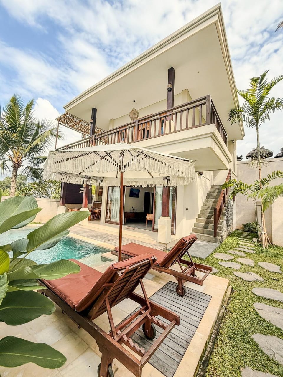 Property building, Day, Garden, Balcony/Terrace, Pool view, Swimming pool, sunbed