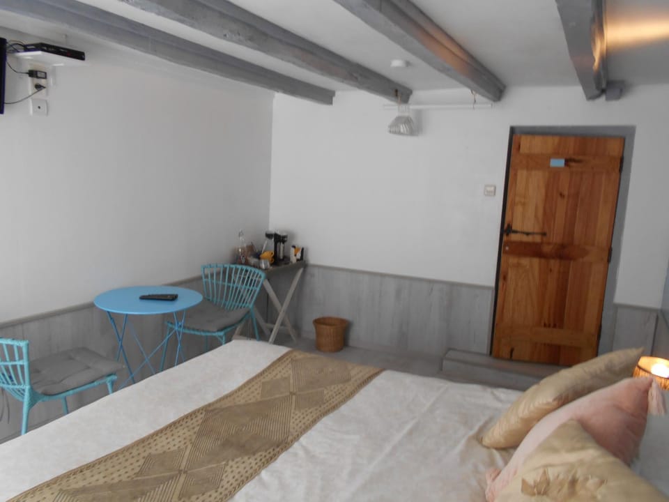 Seating area, Bedroom