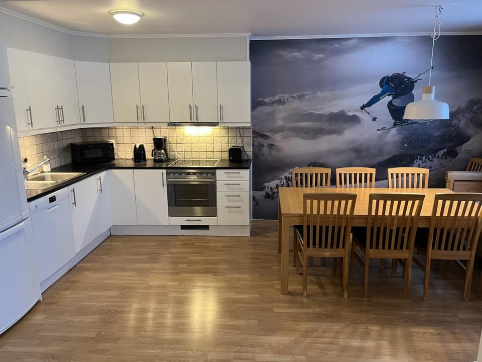 Dining area, kitchen