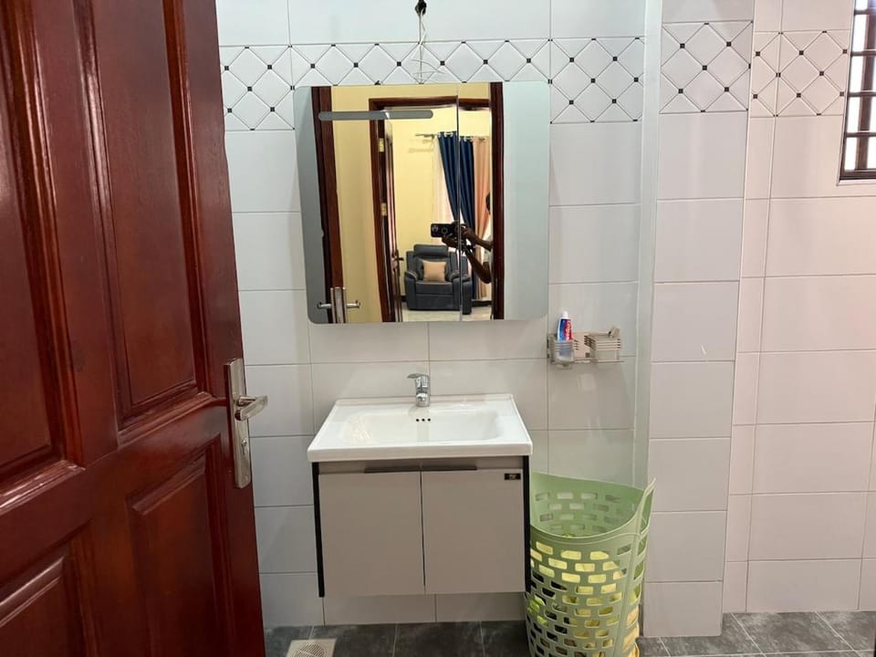 Uptown retreat home Su casa Najjera 1 Apartment in Kampala