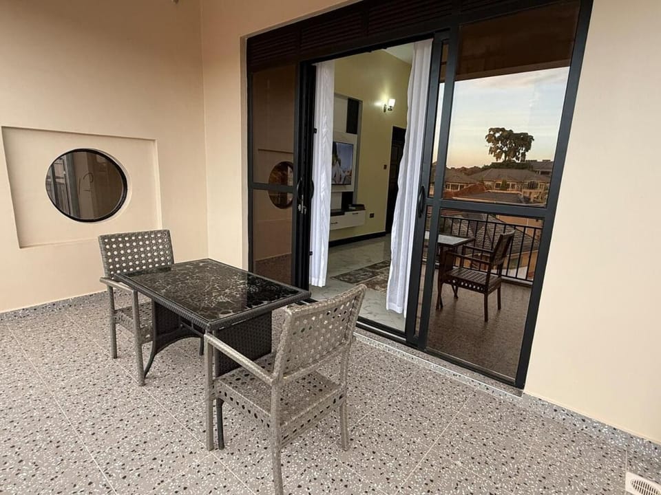 Uptown retreat home Su casa Najjera 1 Apartment in Kampala