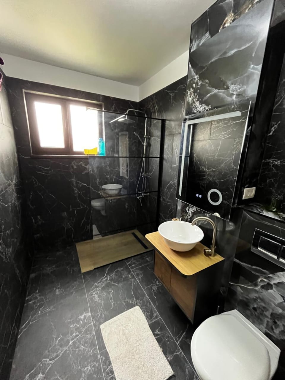Shower, Toilet, Bathroom, towels
