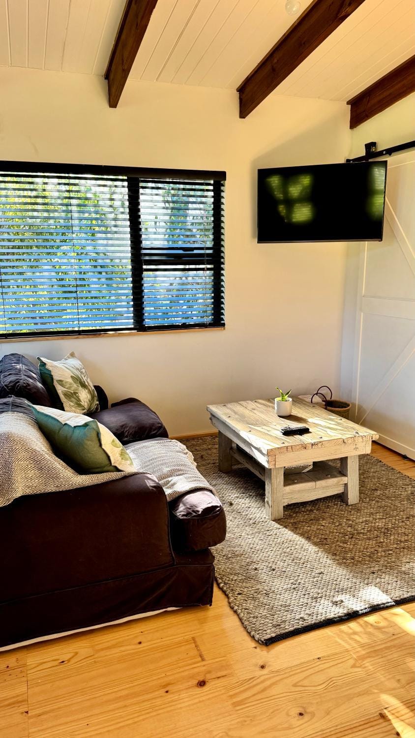 Communal lounge/ TV room, TV and multimedia, Living room, Seating area