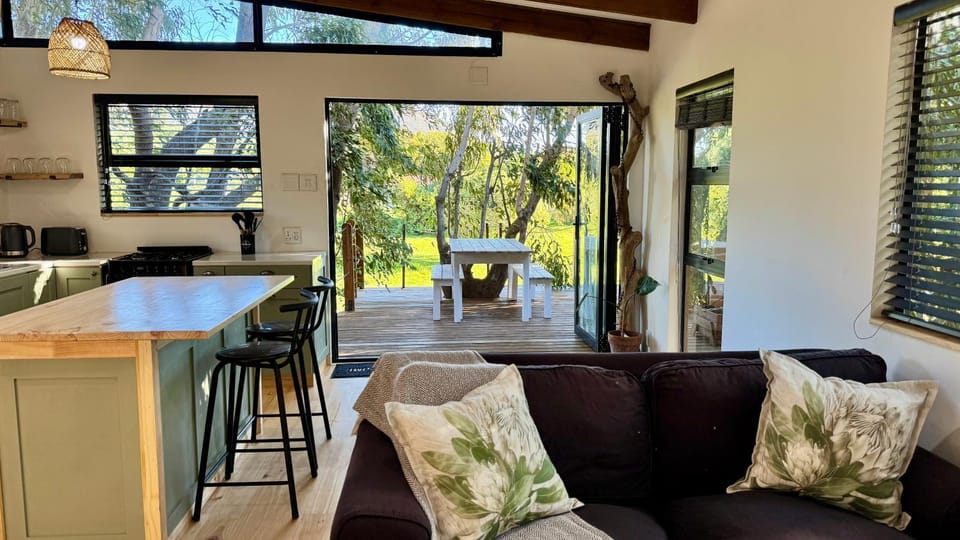 Patio, Kitchen or kitchenette, Living room, Seating area, Dining area