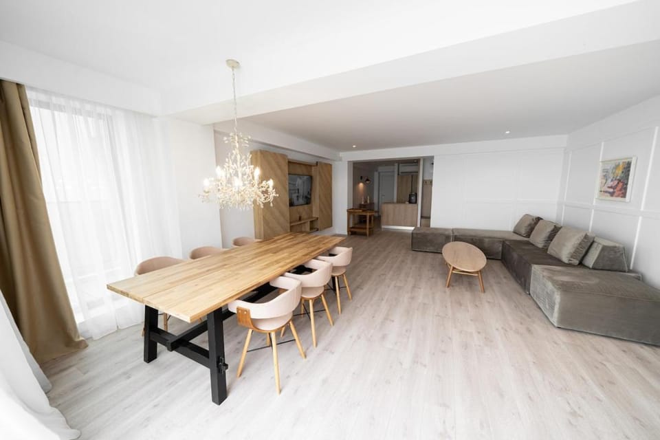 Deluxe penthouse with sea view at Wave 2 Apartment in Constanța County