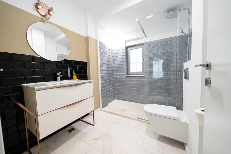 Deluxe penthouse with sea view at Wave 2 Apartment in Constanța County