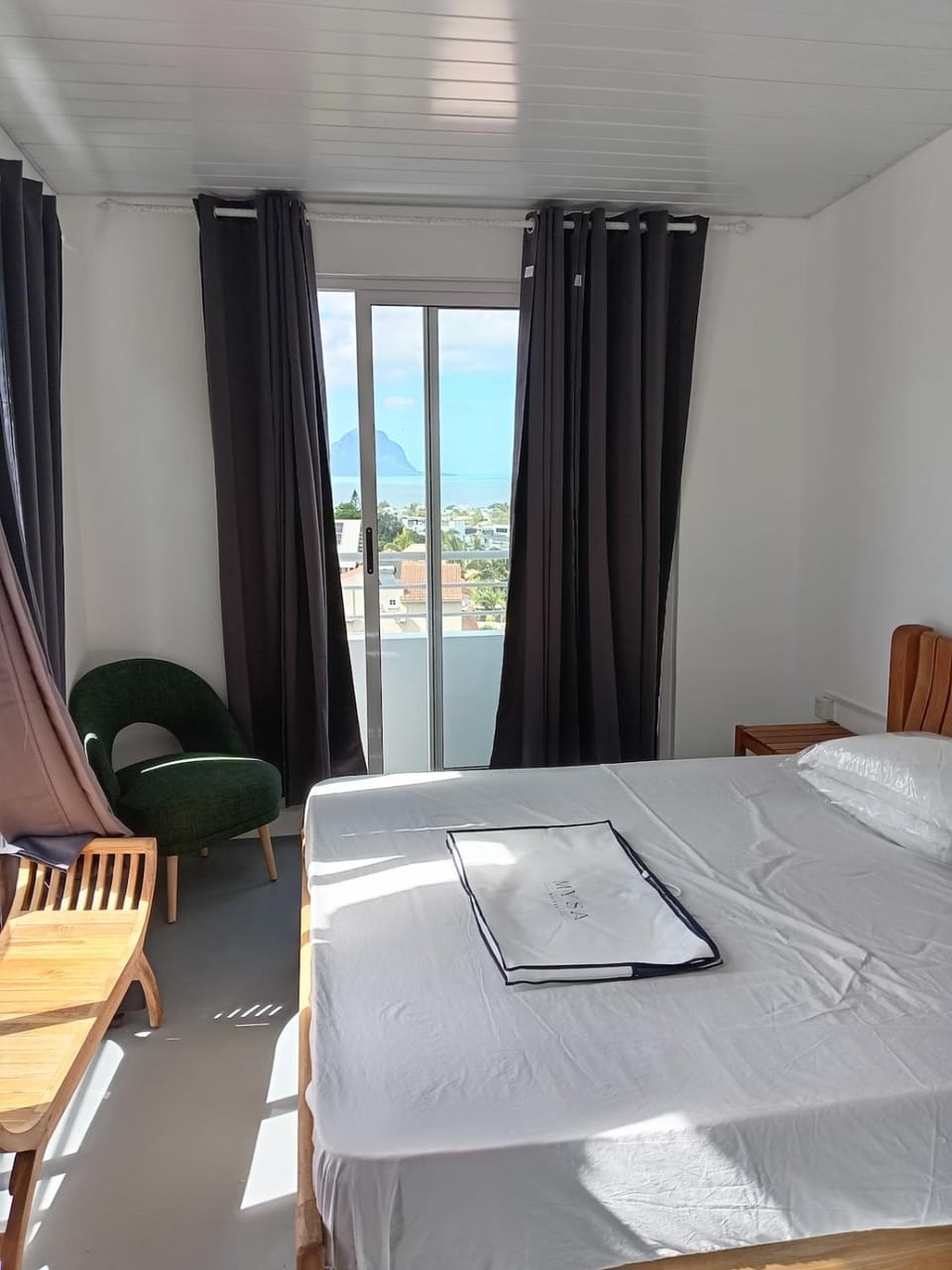 Bed, Bedroom, Sea view