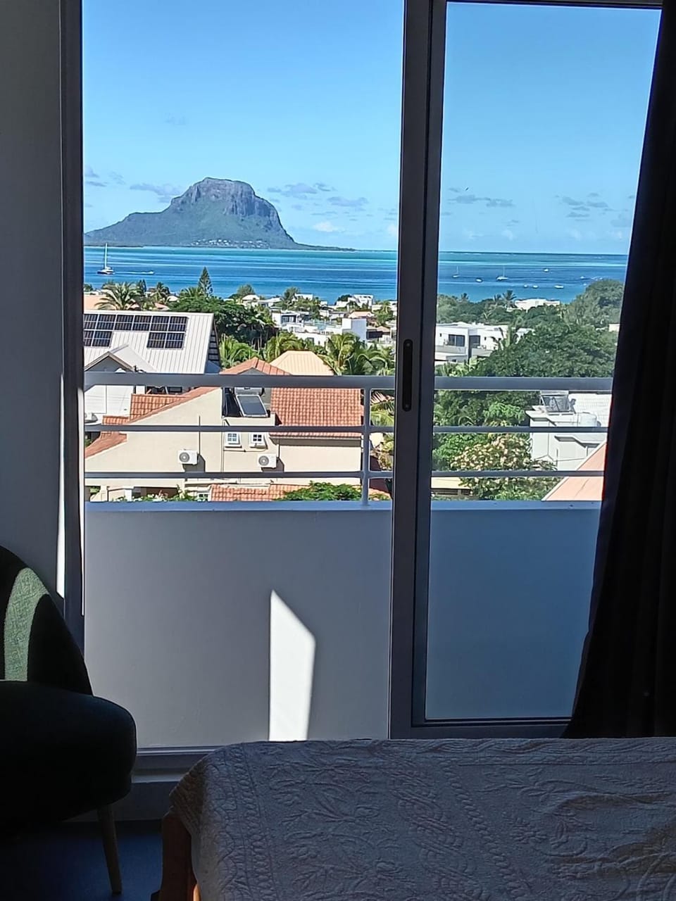View (from property/room), Mountain view, Sea view