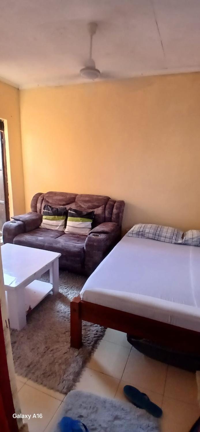 Smooth Landing Bed and Breakfast in Diani Beach