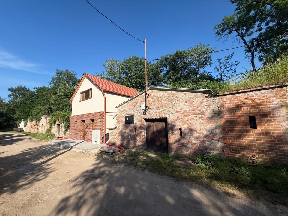 Property building, Day, Neighbourhood, Street view