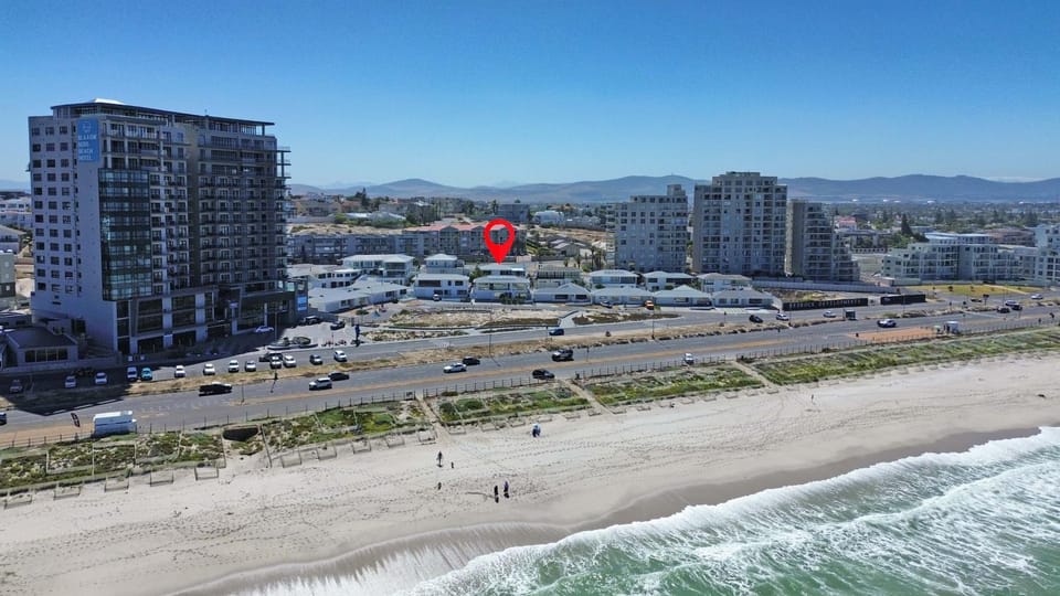 Restaurant/places to eat, Restaurant/places to eat, Natural landscape, Bird's eye view, Beach, Sea view, Location
