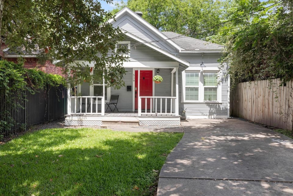Heights Home Nr DT Washington Desk Yard BBQ House in Houston