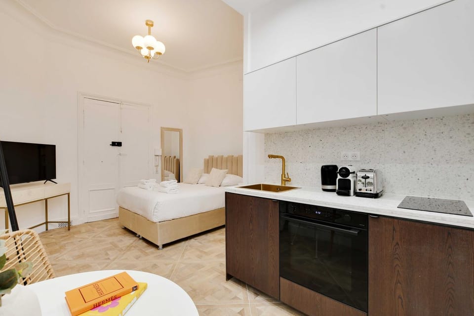 Bed, TV and multimedia, Kitchen or kitchenette