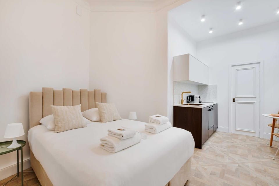 Bed, Kitchen or kitchenette