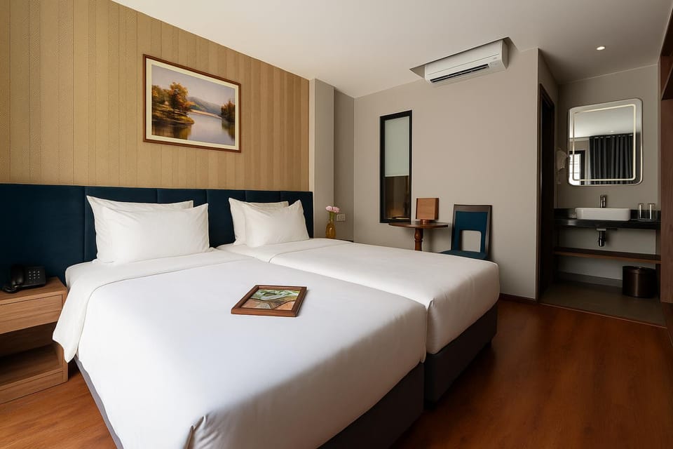 Bed, TV and multimedia, Photo of the whole room, Bedroom, hair dresser, air conditioner