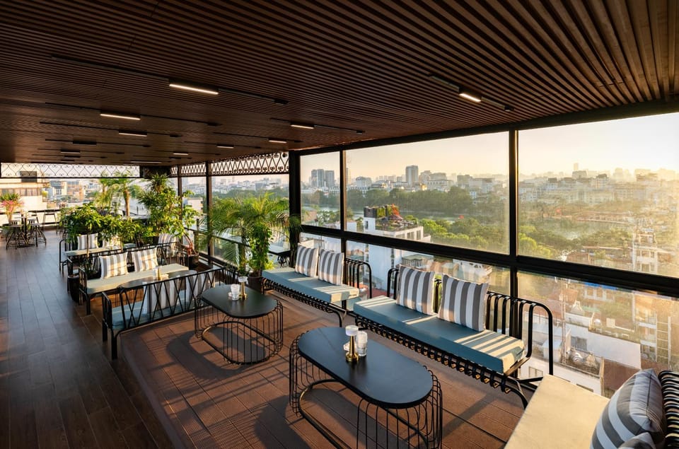 Lounge or bar, Sunrise