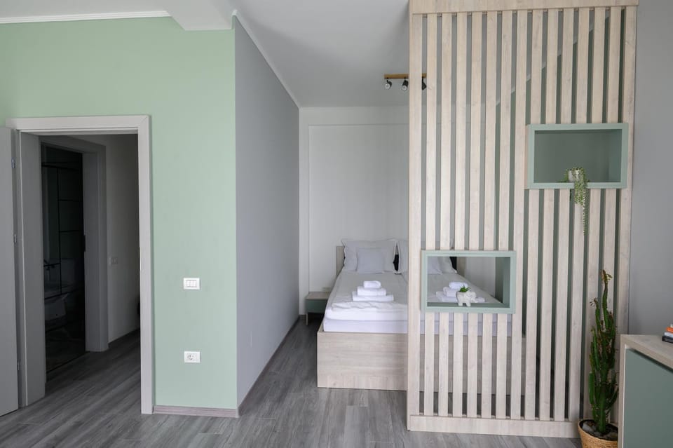 Photo of the whole room, Bedroom, towels