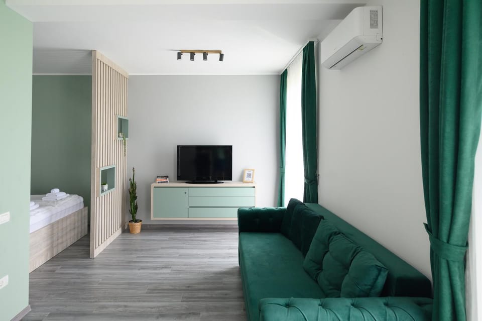 Bed, TV and multimedia, Living room, Bedroom, air conditioner