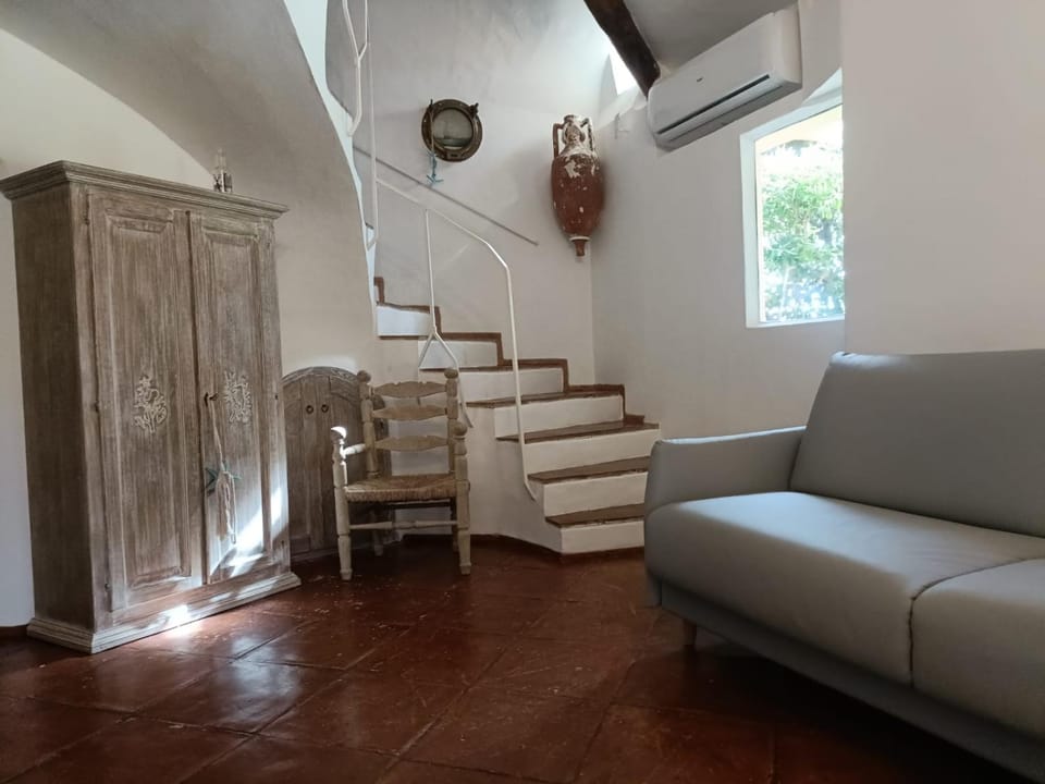 Living room, Seating area, air conditioner