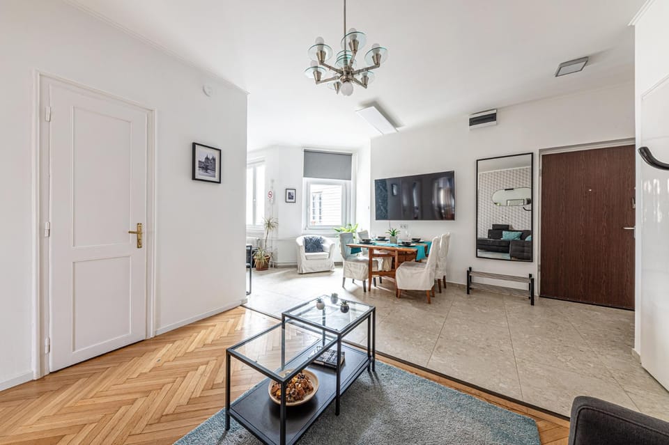 TV and multimedia, Kitchen or kitchenette, Living room, Dining area