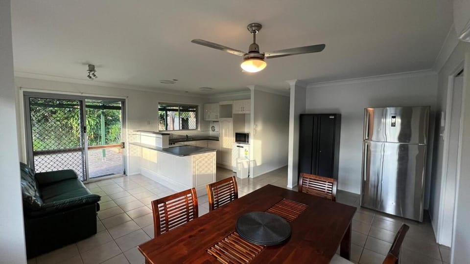 3 Bed House free parking,Master with AC House in Brisbane