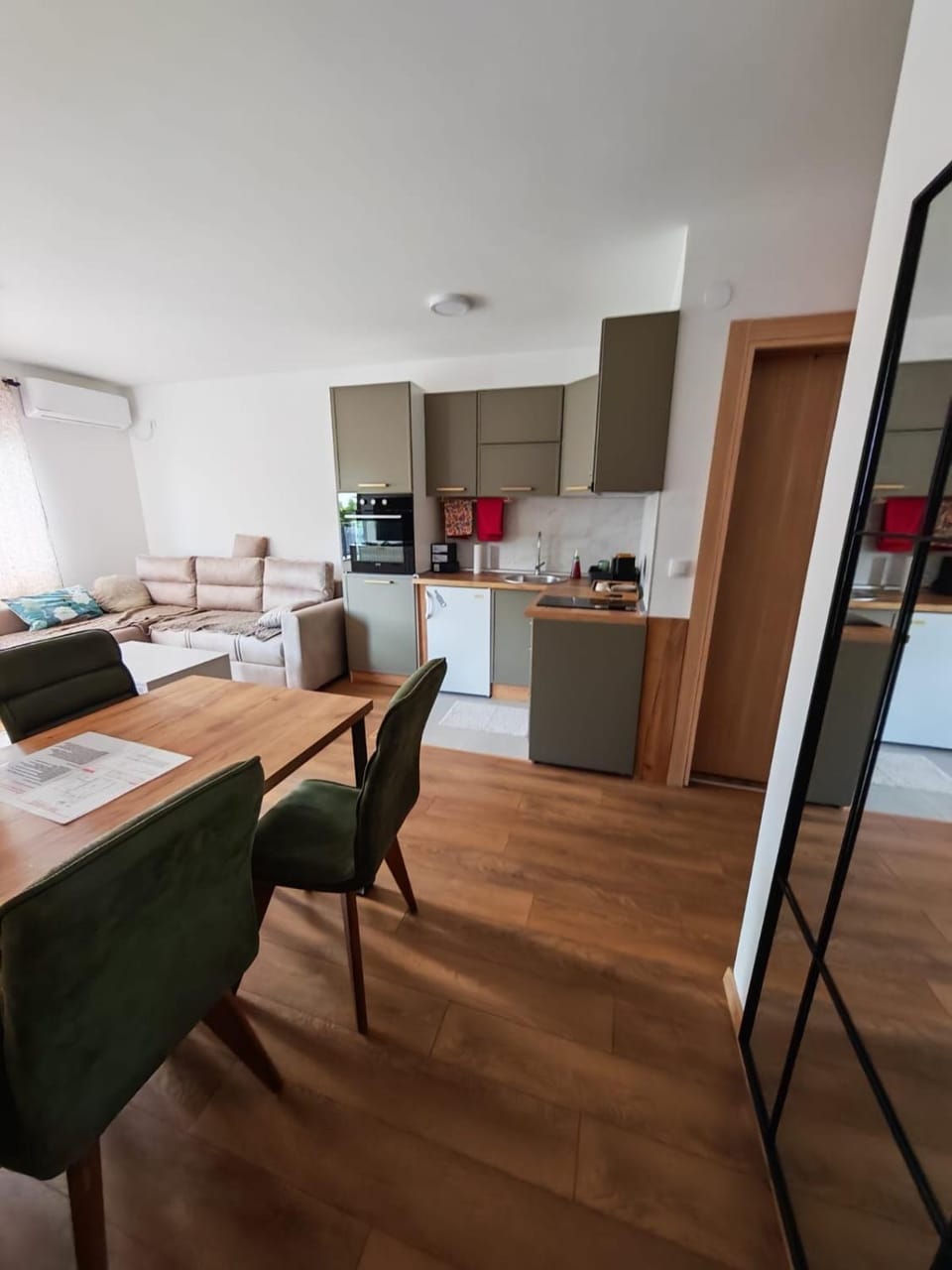 Kitchen or kitchenette, Living room