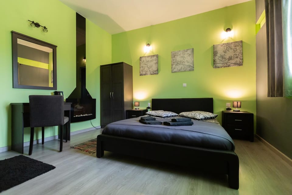 Bed, Photo of the whole room, Bedroom