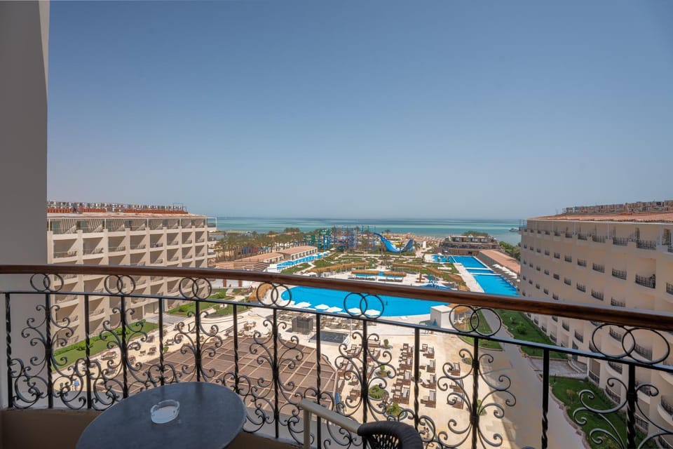 Balcony/Terrace, Pool view, Sea view