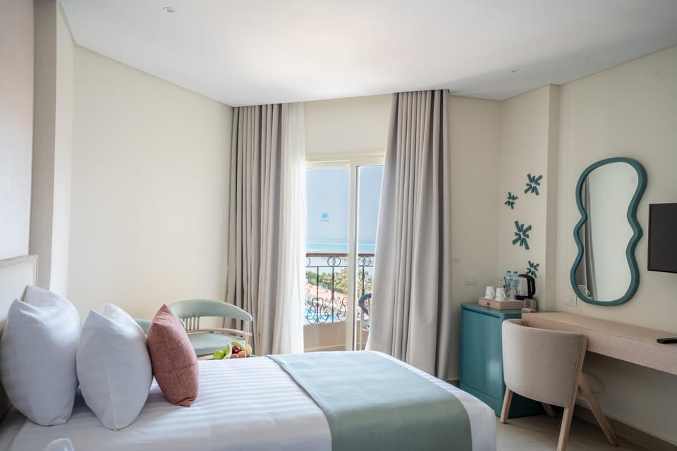 Bed, TV and multimedia, Bedroom, Pool view