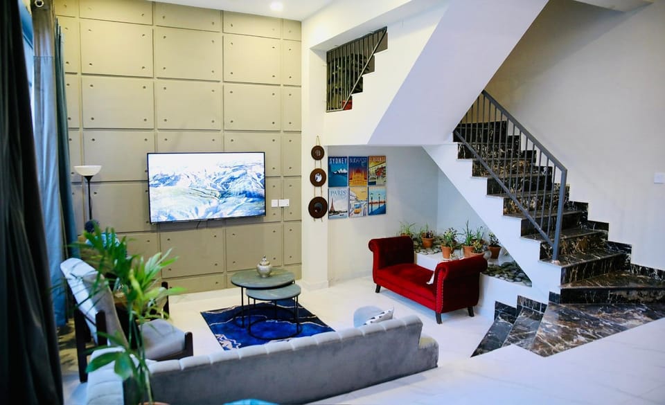 TV and multimedia, Living room, Seating area, Breakfast