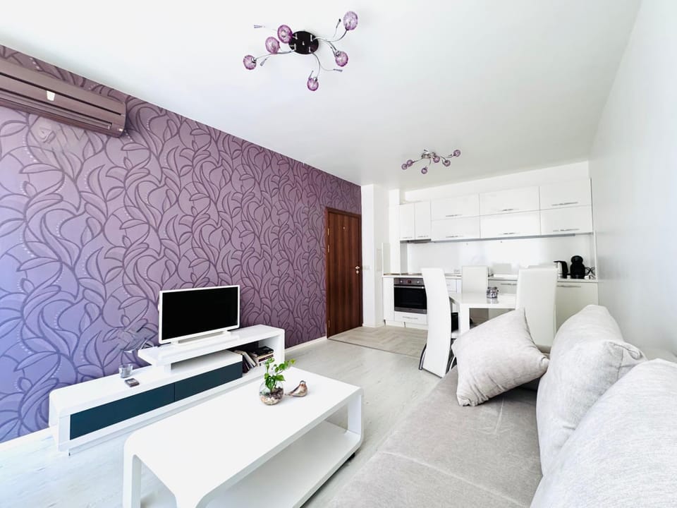 Communal lounge/ TV room, TV and multimedia, Living room