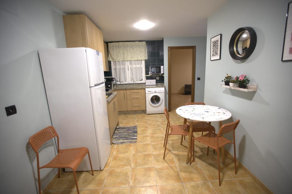 Dining area, kitchen