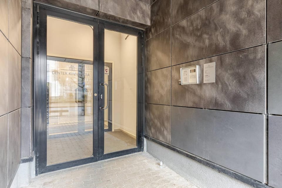 Property building, Facade/entrance, Property logo or sign, Street view