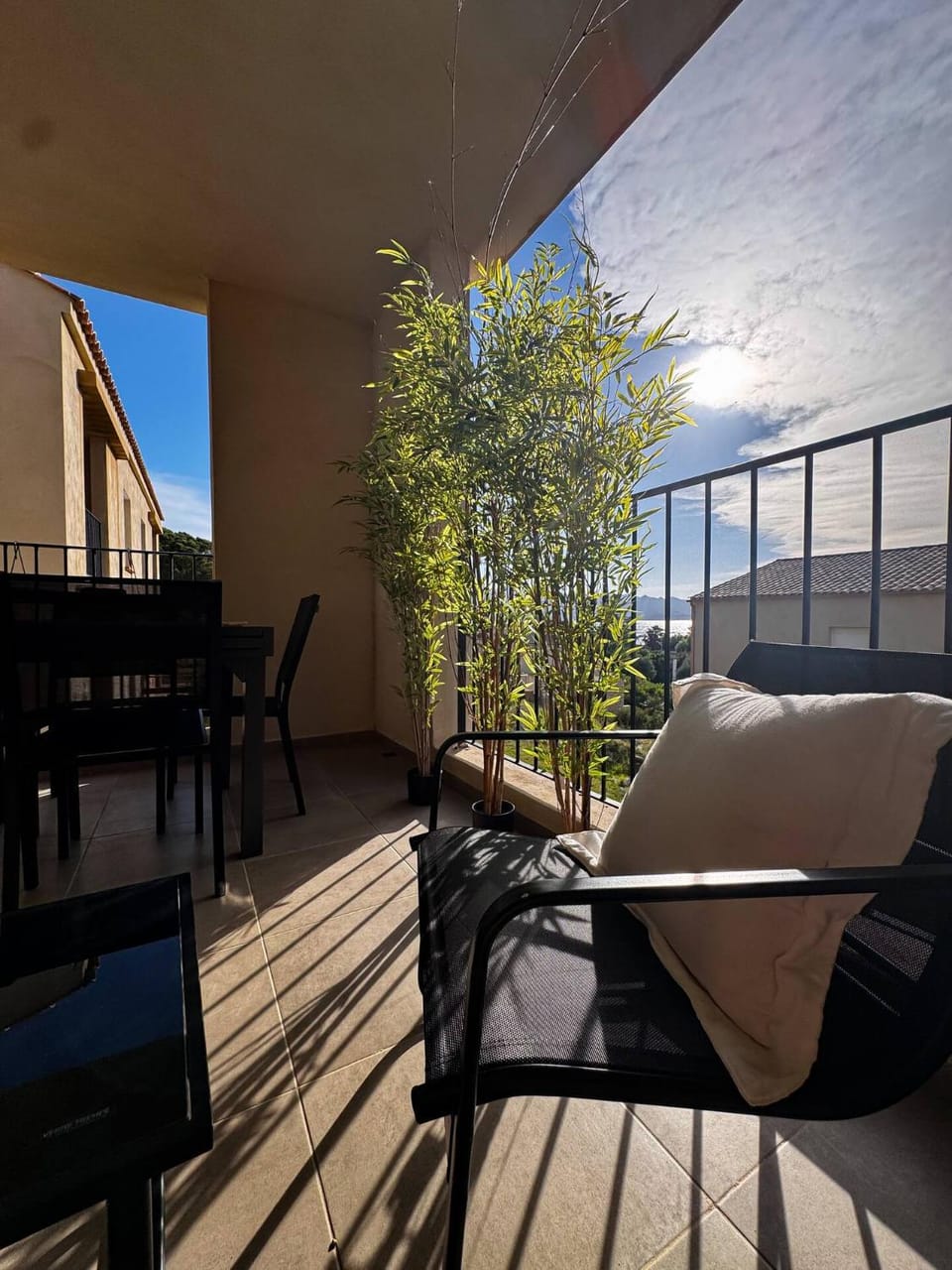 Day, View (from property/room), Balcony/Terrace, Living room, Dining area, Mountain view