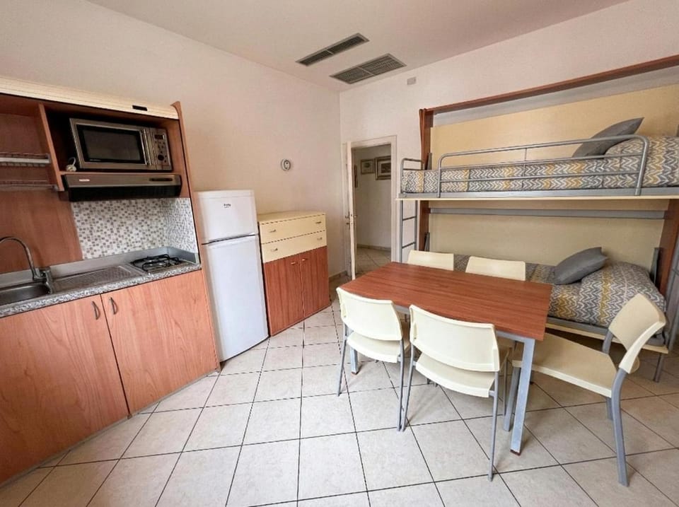 Dining area, oven, stove